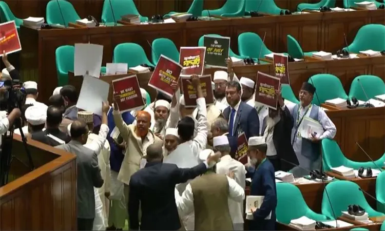 Opposition Jamaat MPs protested with placards as President Md. Shahabuddin's speech began. Image taken from video
