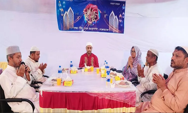 Daganbhuiyan Police Host Iftar for Journalists and Leaders