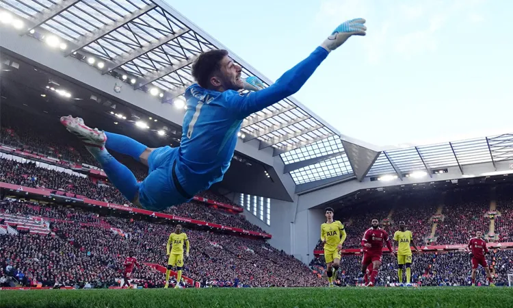 Guglielmo Vicario fails to keep out Dominik Szoboszlai’s free-kick.