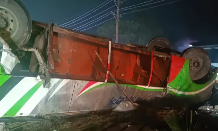 Ten people were injured, two critically, as the Ekushey Express bus overturned in Syedpur, Comilla