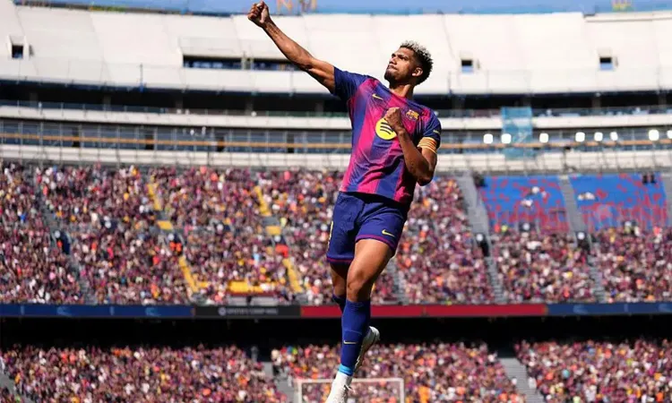 The decisive moment came in the 24th minute when defender Ronald Araújo headed