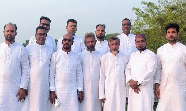 During the reunion, journalists stressed the importance of ethical journalism.