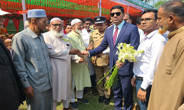 Photo: Fulbari honors freedom fighters on Independence Day
