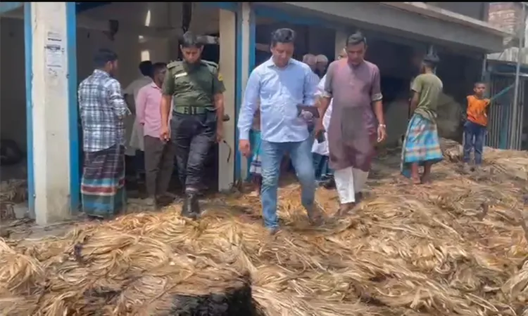 The incident occurred around 8:00 am near Purura Road in Saltha Bazar.