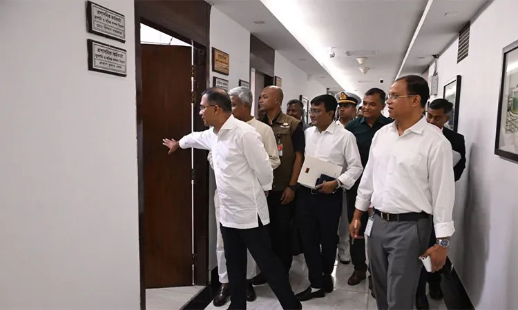 PM Tarique Rahman Conducts Surprise Secretariat Inspection