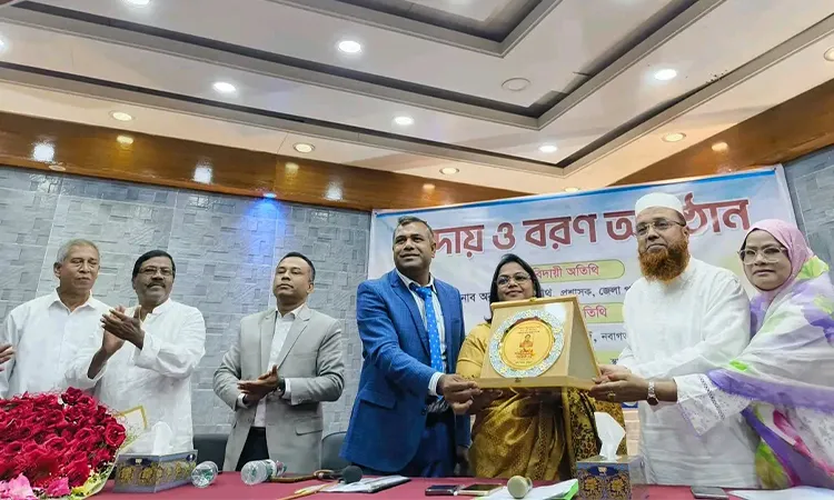 Both the outgoing and incoming administrators were honored with floral welcome by the District Council authorities.