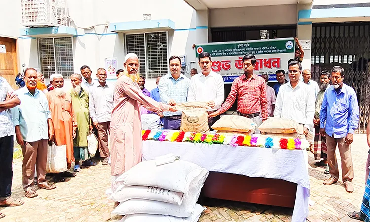 900 Phulbari Farmers Receive Free Seeds and Fertilizers