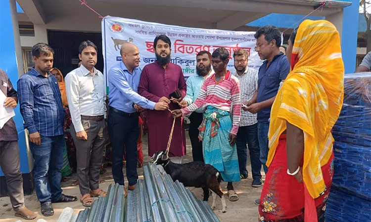 270 Ethnic Minority Families in Porsha Receive Goats and Housing Materials