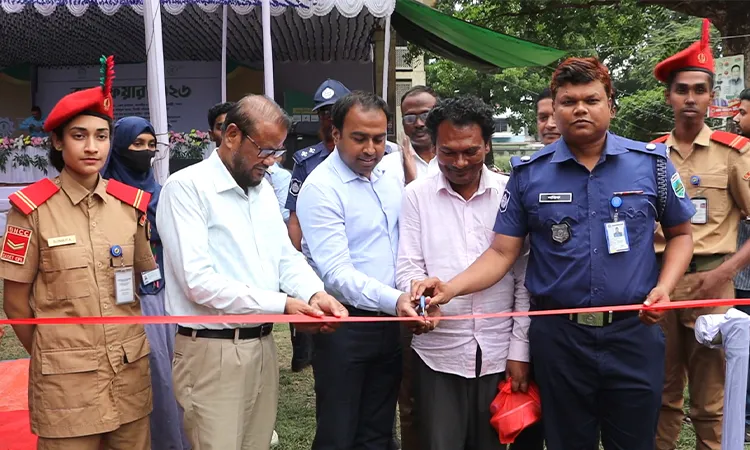 ‘Job Fair’ held in festive atmosphere in Pabna; job seekers respond positively