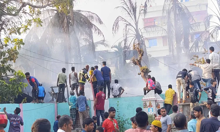 Fire breaks out in Jhalakathi crematorium area; over 10 houses gutted