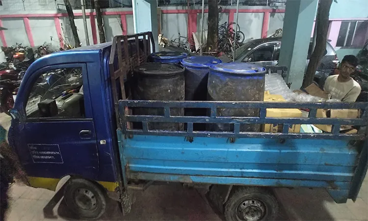 RAB Seizes 22,000 Liters of Hoarded Edible Oil in Chattogram