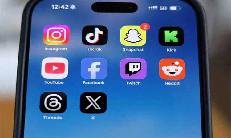 Greece announces a nationwide social media ban for children under 15