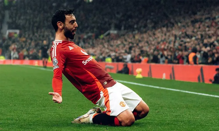 Bruno Fernandes wins PL Player of the Month to equal Cristiano Ronaldo's United record.