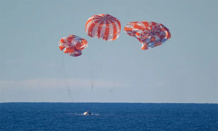 The Artemis II crew capsule splashes down in the Pacific Ocean: Photo NASA