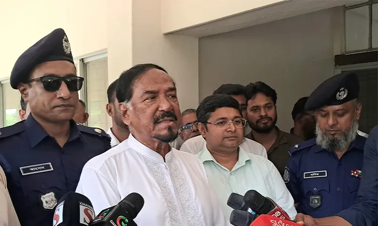 Speaker Hafiz Uddin Ahmed Bir Bikram speaking to journalists at the Bhola Circuit House.