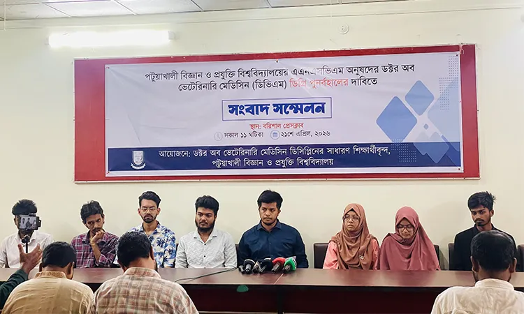PSTU students hold a press conference.