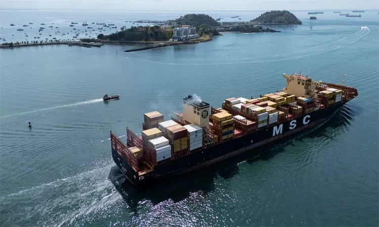 Trump Extends Iran Ceasefire but Keeps Naval Blockade