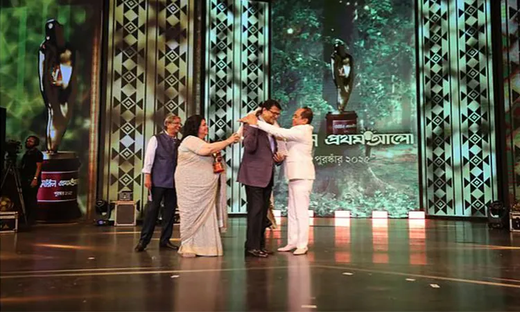 Alamgir honoured with lifetime award at Meril