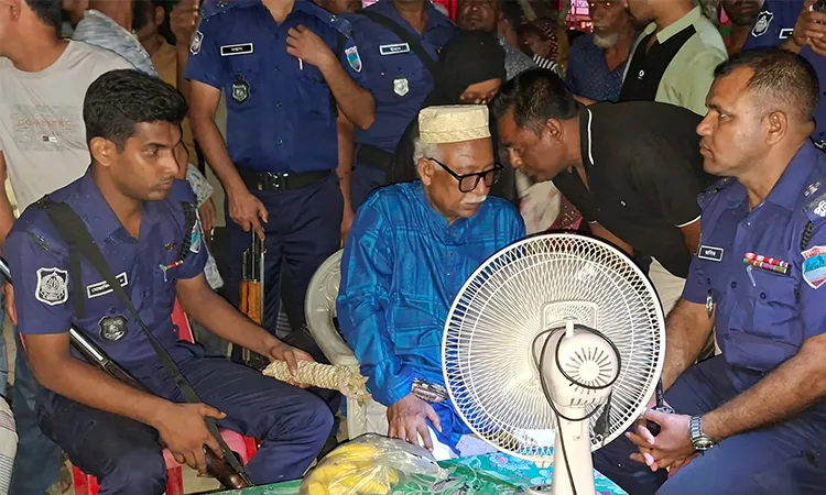 Former Khulna-6 MP Rashiduzzaman Morol was granted parole on humanitarian grounds to attend his sister's funeral.