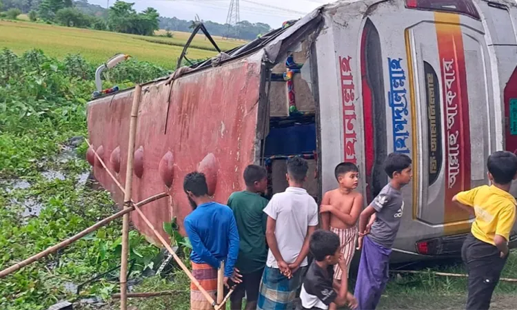 20 Injured as Bus Falls into Ditch in Tungipara, Gopalganj