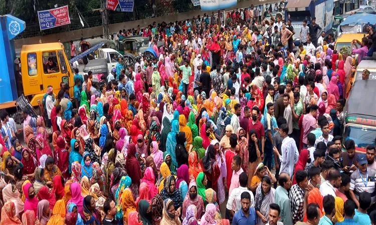 Workers Block Chattogram Road Over Unpaid Wages