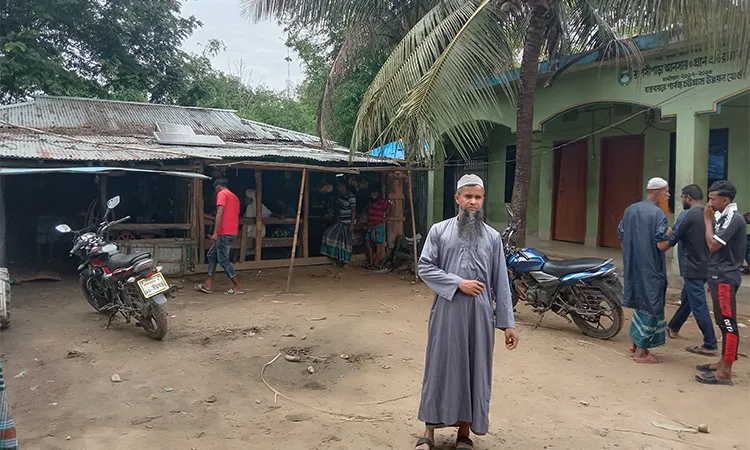 Part of the shop built by forcibly occupying the site of the Jame Mosque in Rupsipara Bazar in Lama.