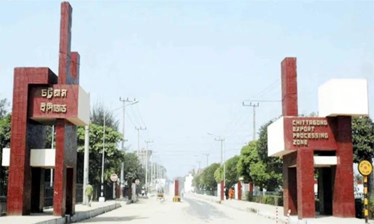 Workers allege extortion on reserve vehicles; Police cite a dispute over increased transport fares.