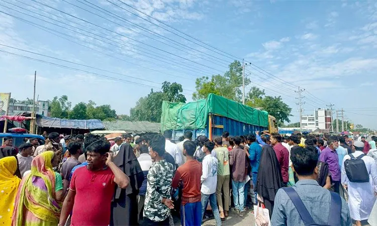 Goat trader killed, 5 injured in Singra truck crash