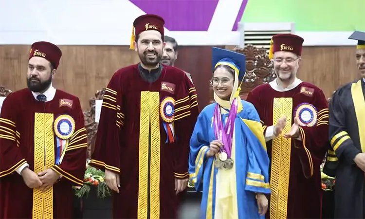 Tailor’s Daughter Wins Record 17 Gold Medals in MBBS in Pakistan