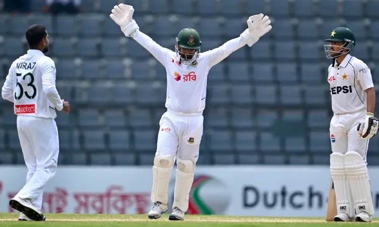 Bangladesh players celebrate the fall of Babar Azam.
