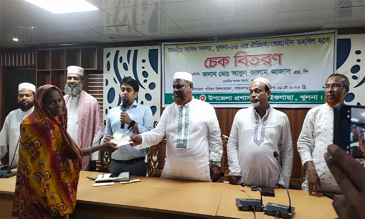 Local Member of Parliament Maulana Abul Kalam Azad handed over the financial aid to the recipients.