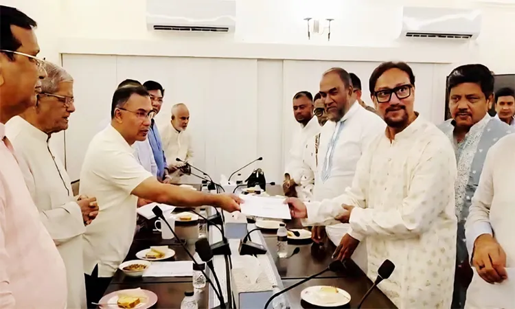PM Donates Tk 1.63 Crore to CCC Sanitation Workers