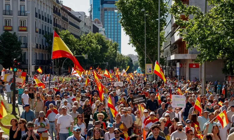 Spain: Thousands Protest in Madrid Demanding PM Sanchez Resign
