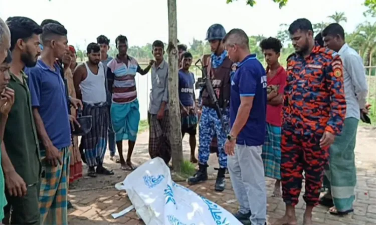 Sitakunda Fire Service and Bangladesh Navy recovered of 19-year-old student Md. Rifatul Islam’s body.