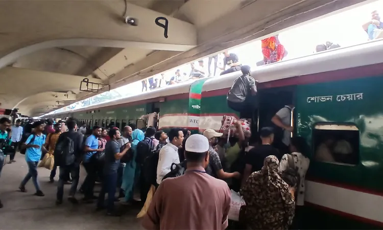 Northbound Burimari Express departed Kamalapur Railway Station at its scheduled time of 8:30 AM with numerous passengers.
