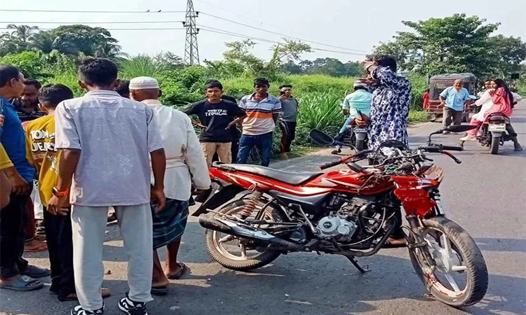 Lohagara Police Station confirmed that 18-year-old Sabbir Gazi was killed by bus motorcycle collision.