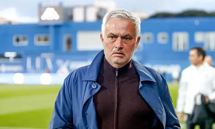 Jose Mourinho signed a three-year contract running until June 2029 to replace Alvaro Arbeloa.