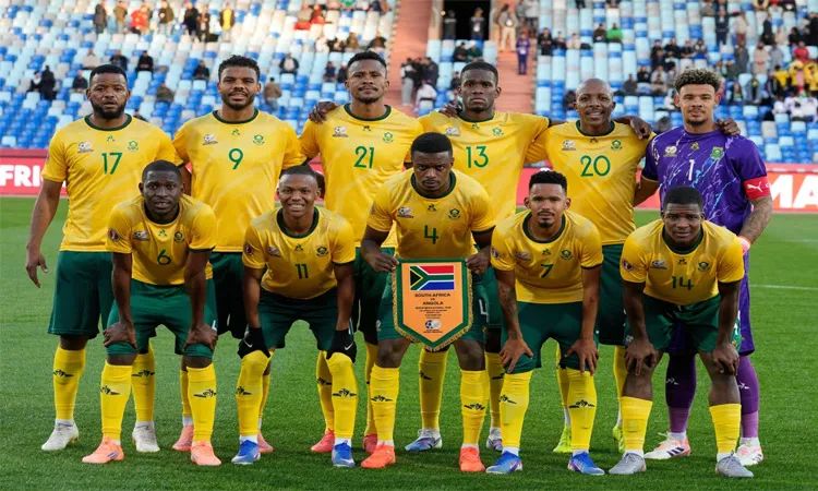 South Africa’s World Cup squad was delayed by 24 hours and left assistant coach Helman Mkhalele behind due to US visa processing failures.