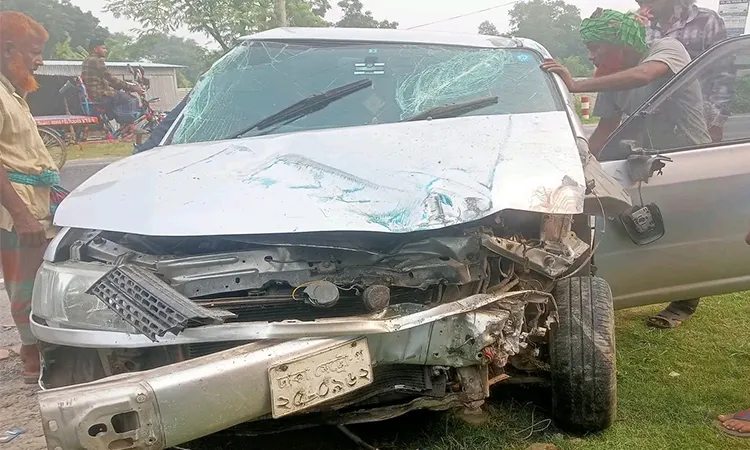 Woman Dies in Faridpur Road Crash on Way to Mother’s Body