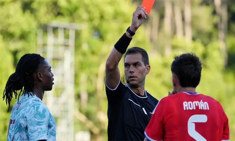 The referee gave both Roman and Liao red cards.