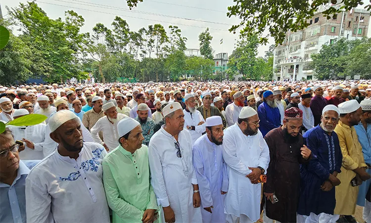 Thousands attended their joint funeral; they were buried side by side.
