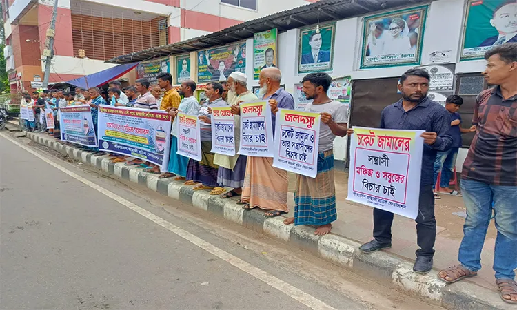 Ship workers threatened to halt all vessel movement nationwide.