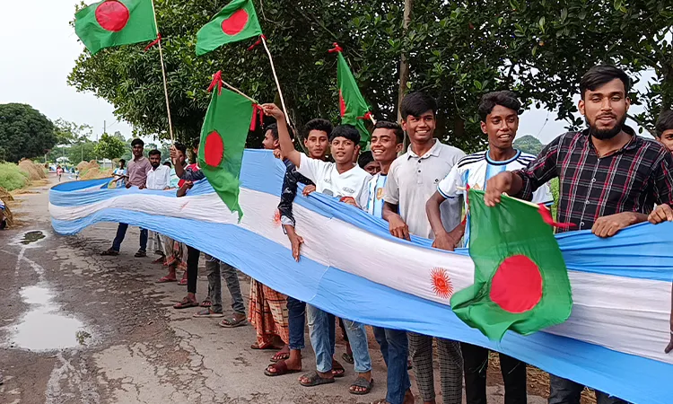 World Cup Craze: Argentina Fans Unveil 2,022-Foot Flag in Pabna