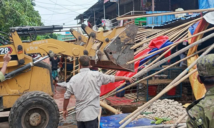 200 Illegal Shops Evicted in Chattogram City Drive