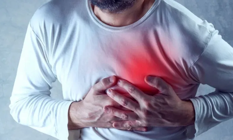 30 Early Warning Signs of a Heart Attack You Should Never Ignore
