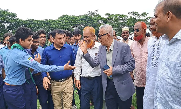 Maj Gen Mahbub Haider Visits Childhood School After 60 Years