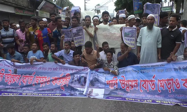 Bhola Locals Besiege WDB Over Meghna River Erosion