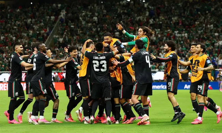 Mexico Beats South Korea 1-0 to Reach World Cup Knockouts