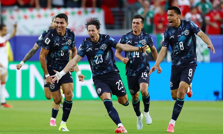 Paraguay Edges Turkey 1-0 to Keep World Cup Hopes Alive
