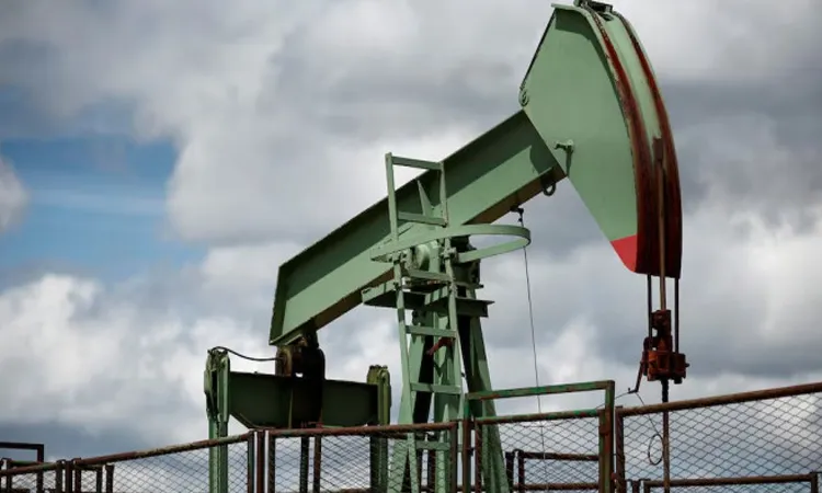 Oil Prices Edge Down as Strait of Hormuz Traffic Picks Up After US-Iran Peace Talks